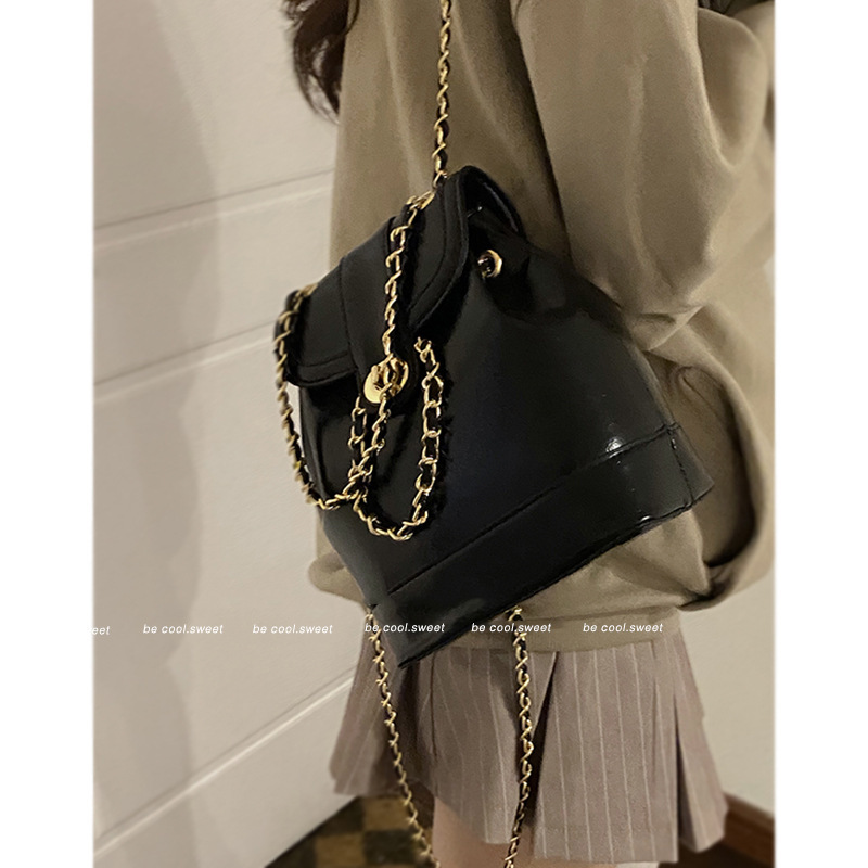 Wholesale Korean fashion small bag for women new simple chain backpack niche mini double small double back