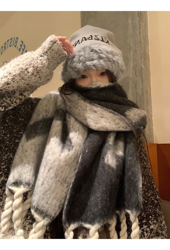 Soft waxy mohair thick braid F letter large scarf autumn and winter atmosphere new knitted wool warm shawl