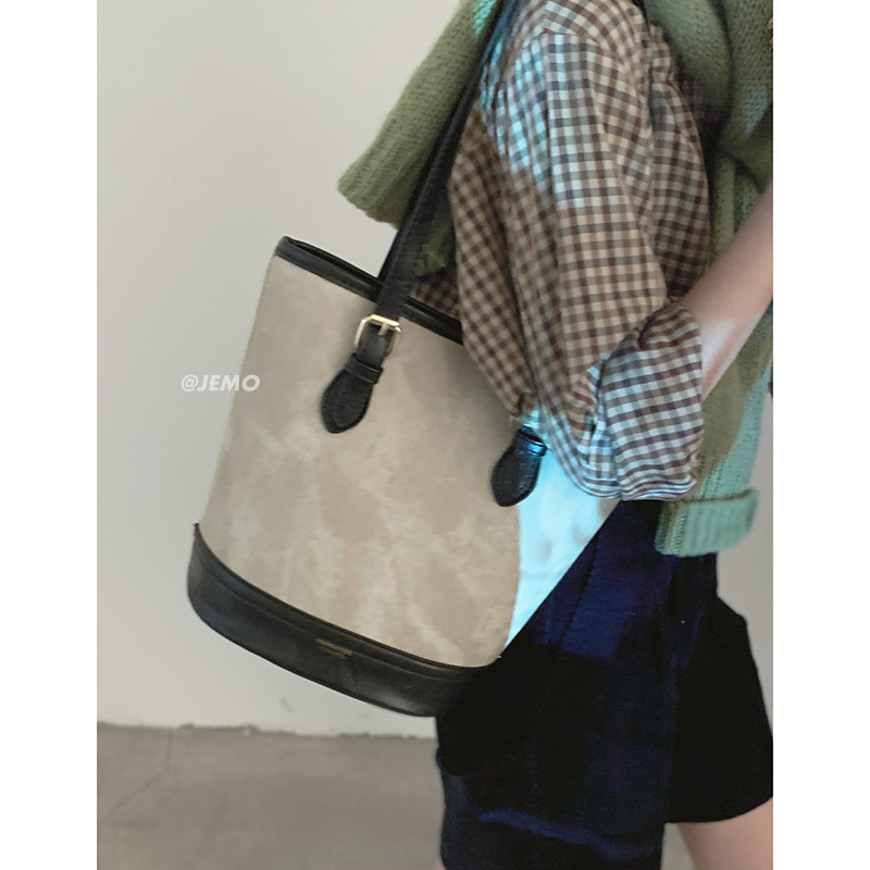 Autumn and winter retro armpit bag for women 2024 new fashionable Korean tote bag versatile large capacity bucket bag