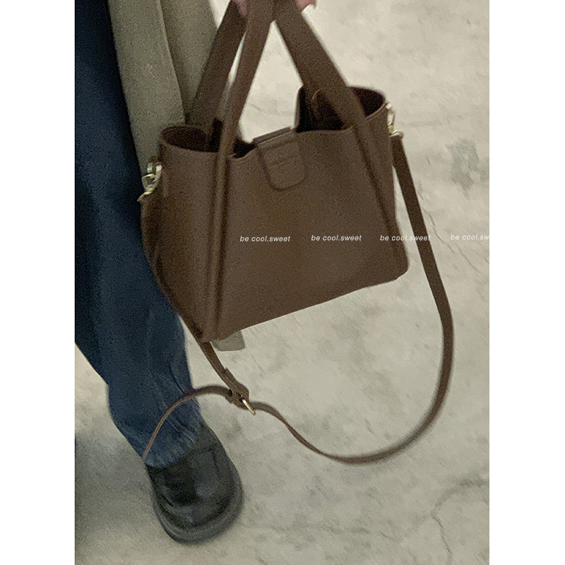Wholesale Korean version of retro vegetable basket bag for women, new trendy small tote bag, versatile crossbody bag, shoulder bucket bag