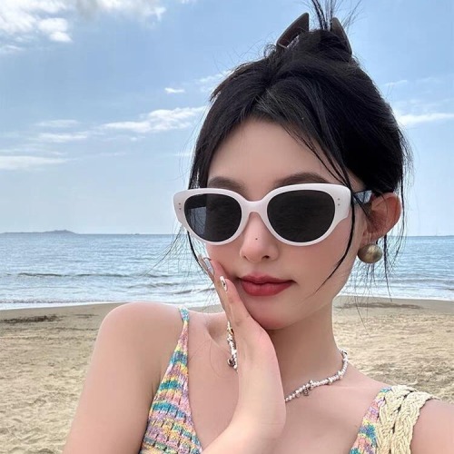 New retro fashion street style anti-UV sunglasses cross-border European and American hot girl style small frame oval cat eye sunglasses