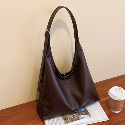 Retro commuter textured shoulder bag for women, this year’s popular Korean style armpit bag, tote bag, fashionable women