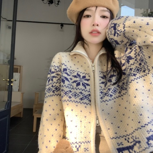 New Japanese vintage style heavy industry stand collar zipper knitted cardigan sweater for women autumn and winter high collar snowflake embroidered jacket