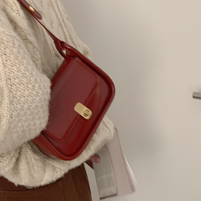 Red bag women's new trendy autumn and winter retro armpit bag versatile one-shoulder crossbody bag small square bag wedding flight one