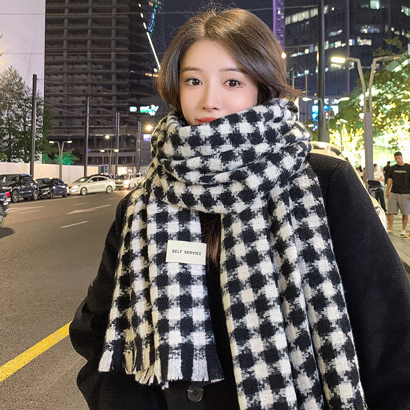 Internet celebrity plaid scarf women's autumn and winter Korean version Japanese versatile thickened and warm imitation cashmere long scarf ins trend
