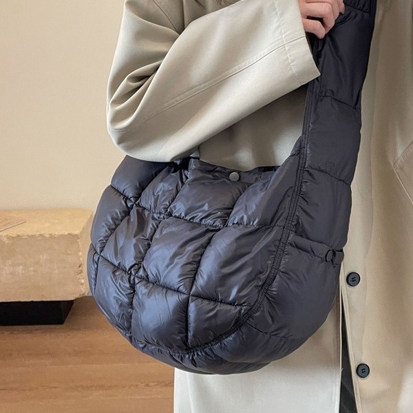 Korean version ins fashionable down cotton large capacity bag women's new winter niche puff cloud crossbody bag