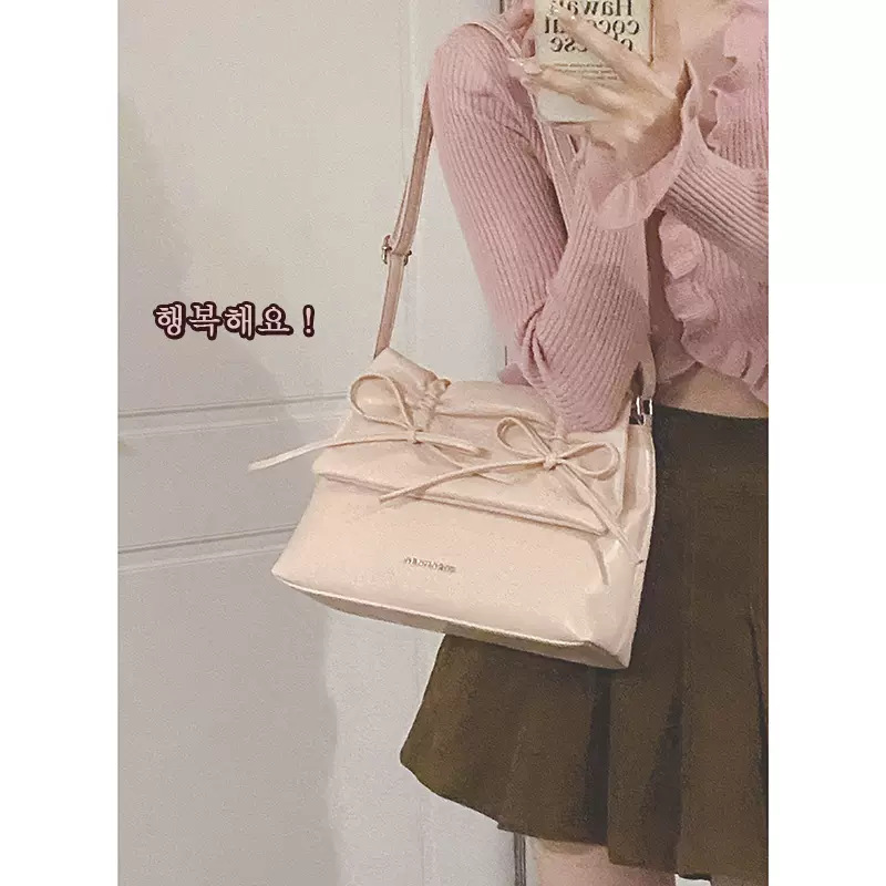 Ballet-style bow armpit bag for women, new large-capacity crossbody bag, high-end commuter tote bag