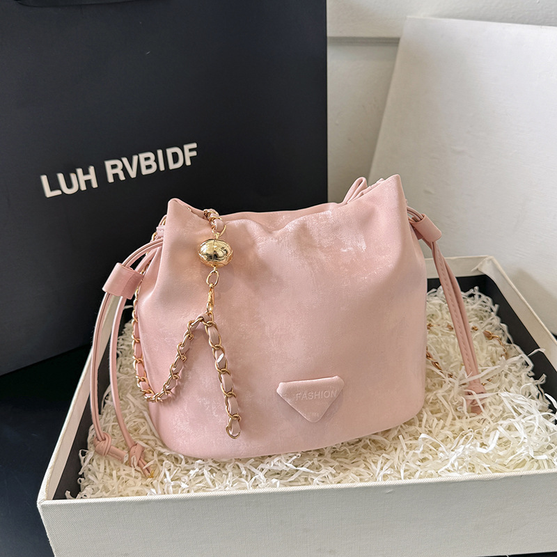 This year's popular small bag for women 2024 new high-end niche chain crossbody bag shoulder bucket bag