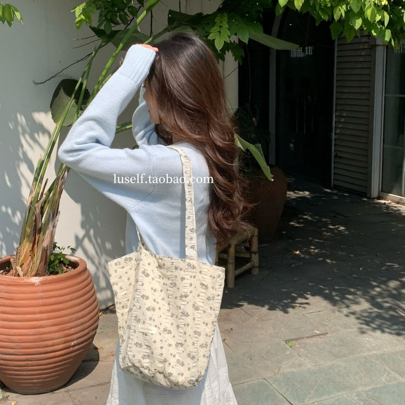 Korean large-capacity floral canvas shoulder bag 2024 new forest flower commuter tote bag niche handbag
