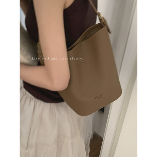 Wholesale Simple Retro Armpit Bag Women's Small Shoulder Bag 2024 New Simple Bucket Bag Versatile Shoulder Crossbody Bag