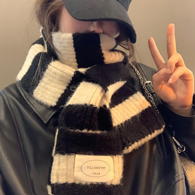 Japanese contrast striped scarf for women in winter, Korean style, versatile, simple retro knitted scarf, warm and cold-proof scarf, trendy