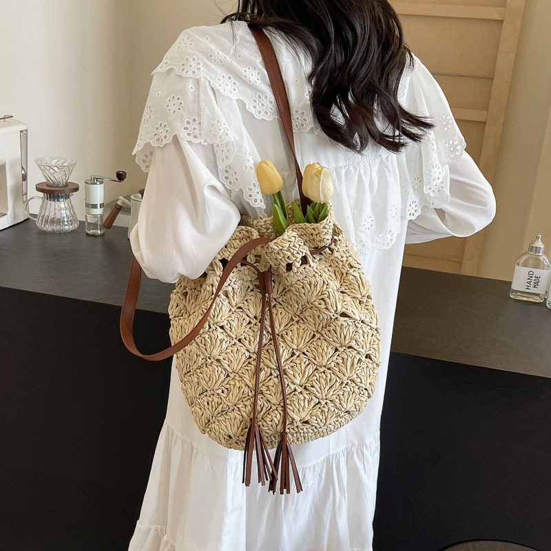 Woven Straw Bag Women's 2024 New Summer Versatile Crossbody Bag Seaside Vacation Beach Bag Premium Bucket Bag