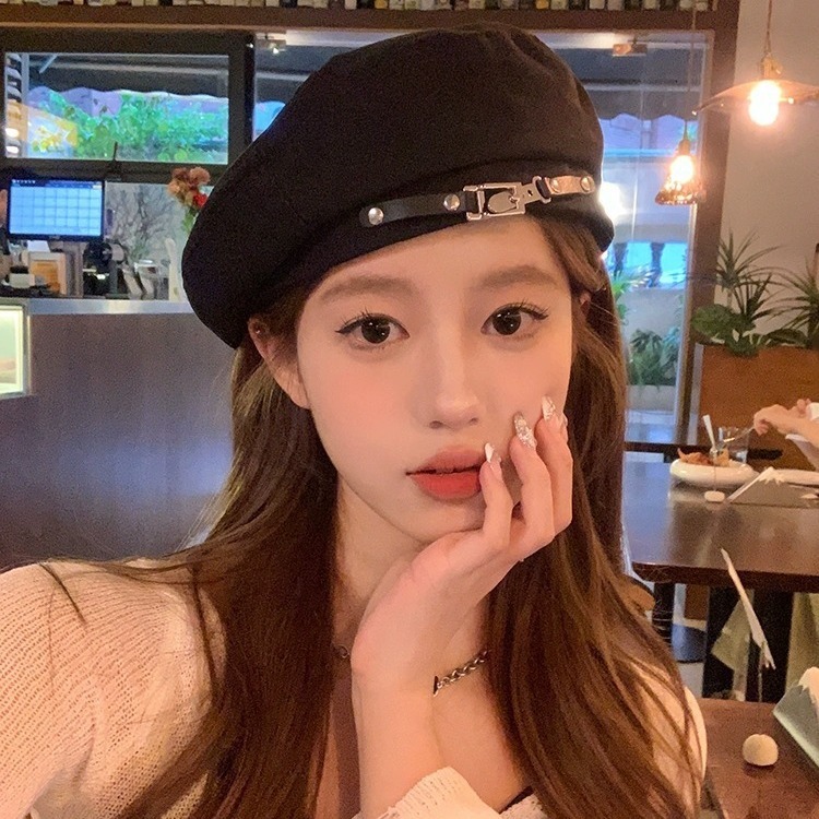 Japanese new style belt metal buckle beret female niche internet celebrity retro flat top all-match show face little British painter