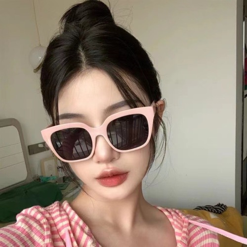 Square tender pink sunglasses for women, high-end ins Internet celebrity sunglasses 2024 new sunglasses, trendy large frame, slimming