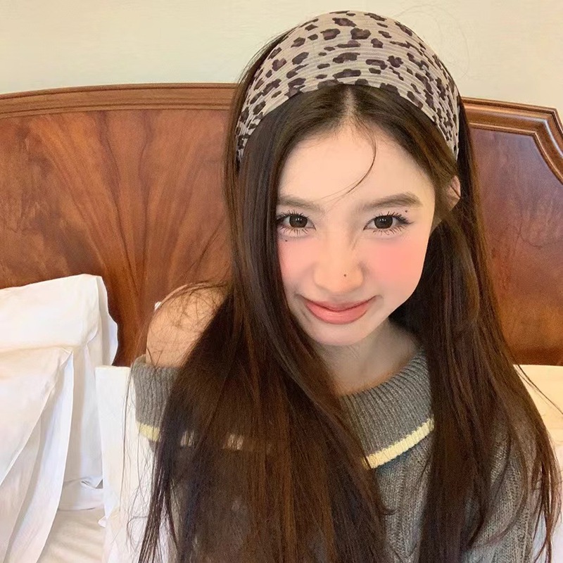Retro headband for going out, versatile wide-brimmed hair headband, fashionable hairpin hairband, leopard print pleated toothed face wash hair accessory
