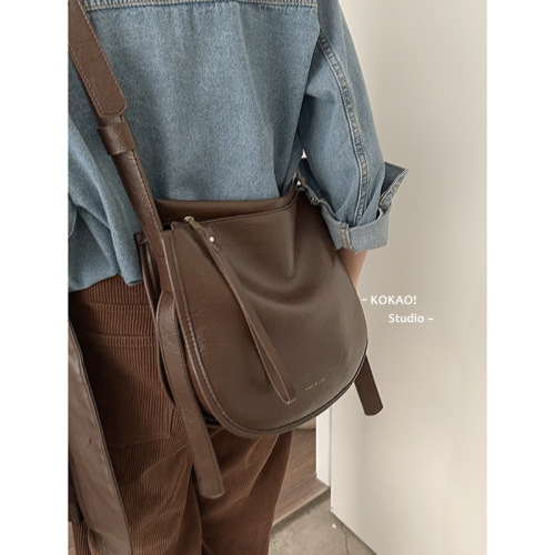 Autumn and winter bags niche fashion crossbody bag new simple soft surface tote bag wide shoulder strap single shoulder crossbody bag