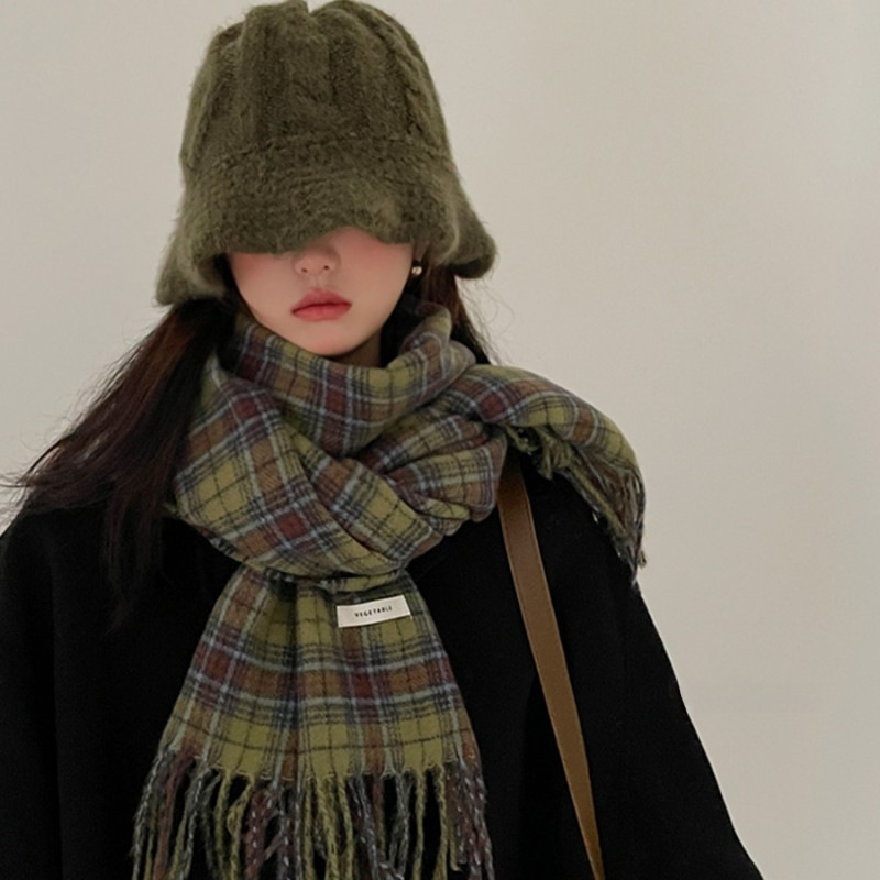 Green retro plaid scarf for women in autumn and winter, versatile, personalized, high-end, warm shawl, scarf, Korean style new
