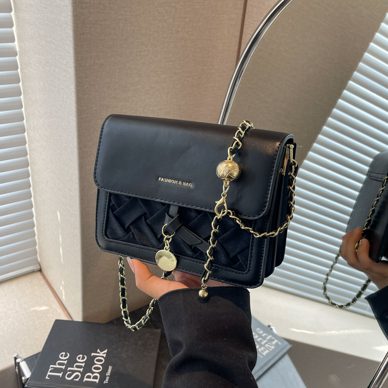 This year's popular bags for women 2024 summer new fashion niche design versatile crossbody bag fashion chain small square bag