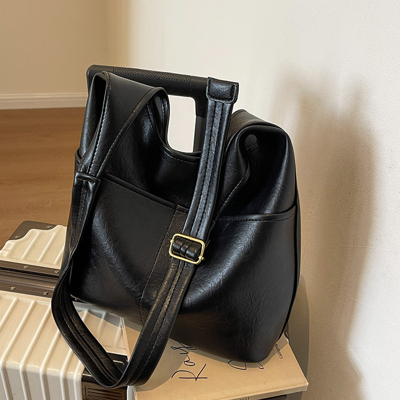 Large-capacity bag autumn and winter versatile new retro shoulder crossbody bucket bag Maillard commuter tote bag