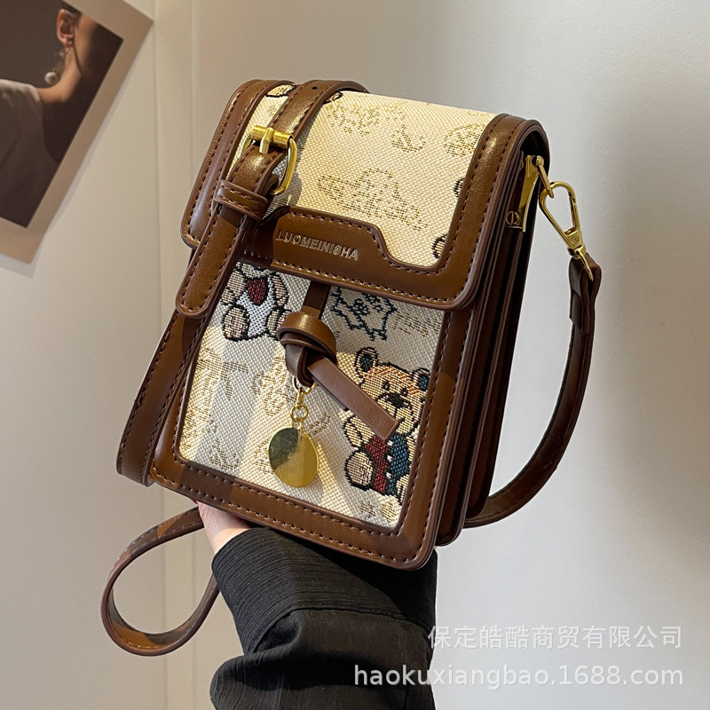 Internet celebrity hot style super niche design bag women's new popular versatile crossbody bag small square bag mobile phone bag