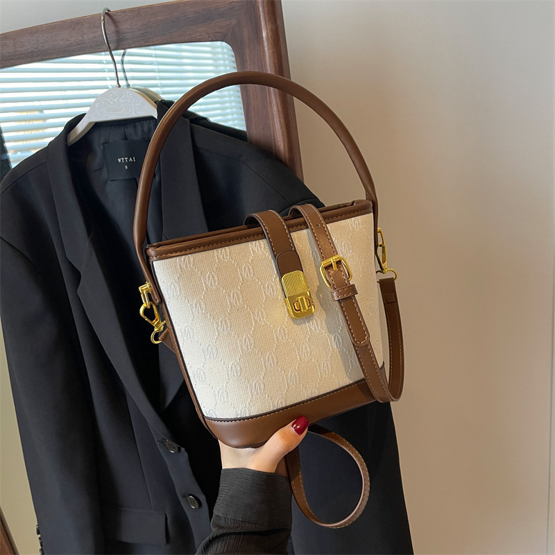 Retro Fashion Handbag Women's Bag Summer New Small Bag Shoulder Crossbody Bucket Bag Women's Letter Bag