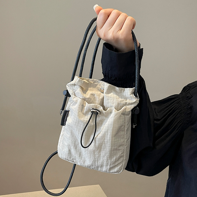 Casual super hot nylon cloth small bag for women 2024 new summer versatile crossbody bag shoulder bucket bag mobile phone bag