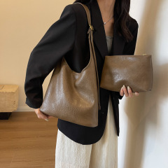 Trendy and fashionable commuter single shoulder mother-in-law bag for women, new versatile portable armpit bag, lazy style, simple casual tote bag