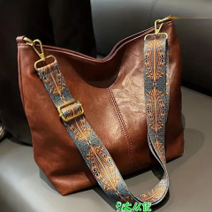 European and American new fashion portable shoulder crossbody large-capacity bucket bag solid color PU fashion shoulder bag for women in stock