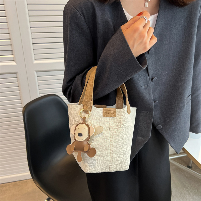 Cross-border 2024 summer new shoulder bag, fashionable and simple outing crossbody bag, large capacity textured portable bucket bag