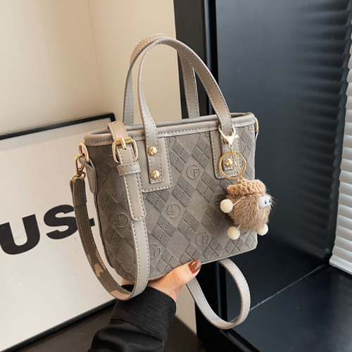 Fashionable and versatile portable bucket bag for women, new retro high-end shoulder bag, casual commuting crossbody bag