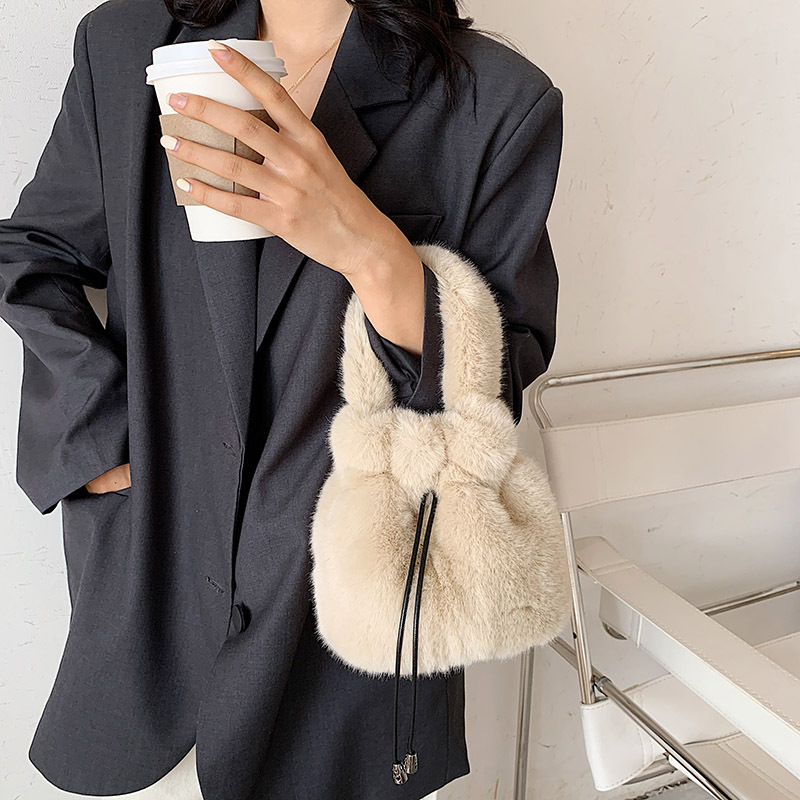 Plush bag for women in autumn and winter new Korean style fashionable portable bucket bag with drawstring simple one-shoulder diagonal plush bag for women