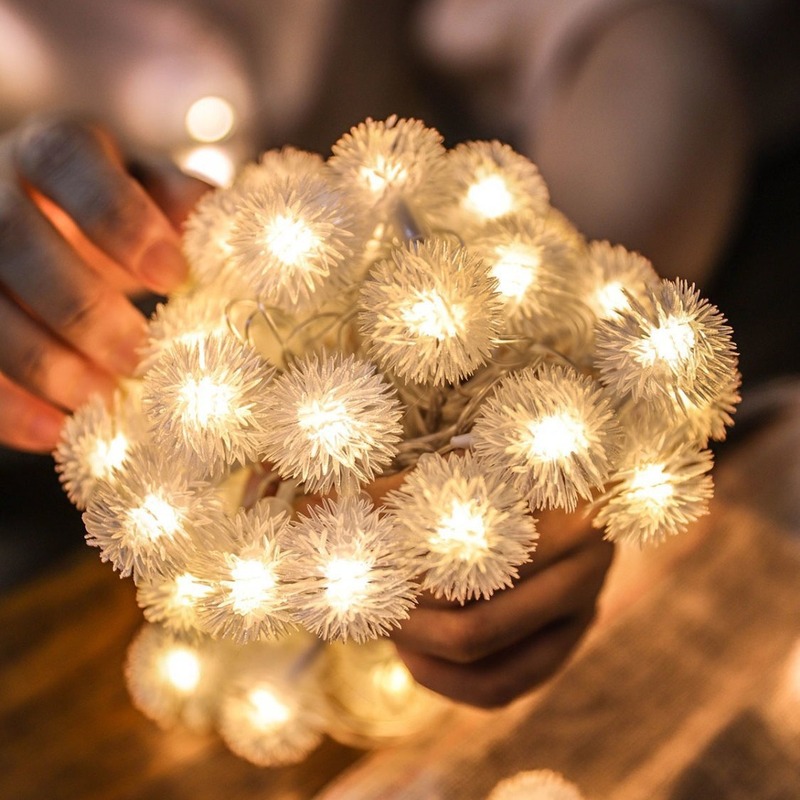 Small colored lanterns, dandelions, furry balls, lanterns, flashing lights, festive star-studded decorative lights, girly hearts, Internet celebrity light strings
