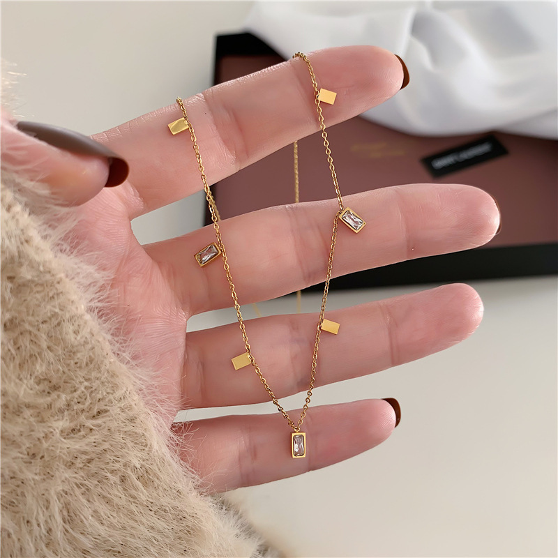 Square crystal tassel niche light luxury necklace women's zircon diamond fragment titanium steel gold-plated clavicle chain necklace does not fade