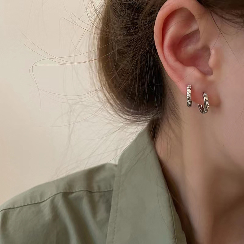 Cold style silver hoop earrings for women ins trend simple personality design earrings temperament versatile commuting earrings