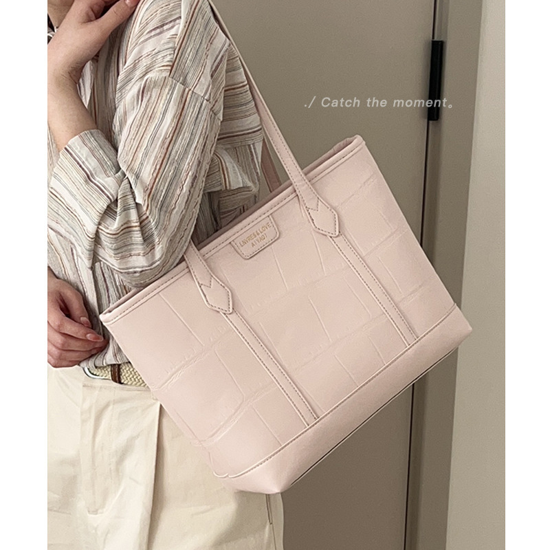 Large-capacity commuter bag women's bag 2024 new spring and summer fashion shoulder bag college student class armpit tote bag