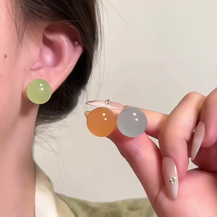 Light luxury small numerous pamine jelly color round bead earrings for women simple versatile small fresh earrings internet celebrity same style earrings