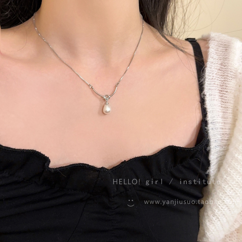 Pearl knot necklace, fashionable light luxury niche high-end necklace for women 2024 new holiday gift for girlfriend