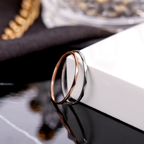 Internet celebrity popular fashion titanium steel rose gold thin V-shaped flower ring non-fading ins food ring tail ring