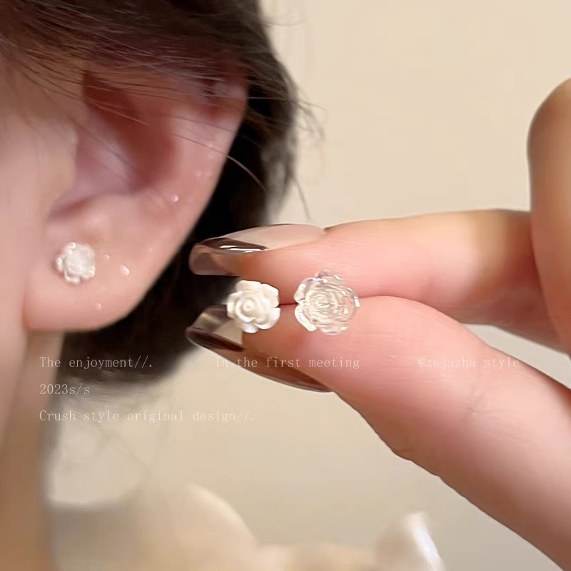 White Moonlight in the World ~ Exquisite camellia earrings for women, high-end, light, luxurious, sweet earrings, small earrings for women
