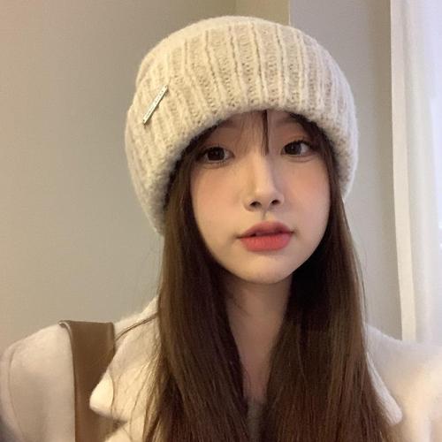Woolen hat for women in autumn and winter, Korean version with metal label, mohair knitted cold hat for men, versatile loose, thickened and warm pile hat