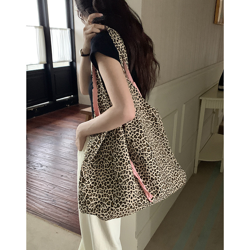 Korean ins blogger's same style leopard print canvas bag women's large capacity shoulder bag shopping bag pink handheld tote bag