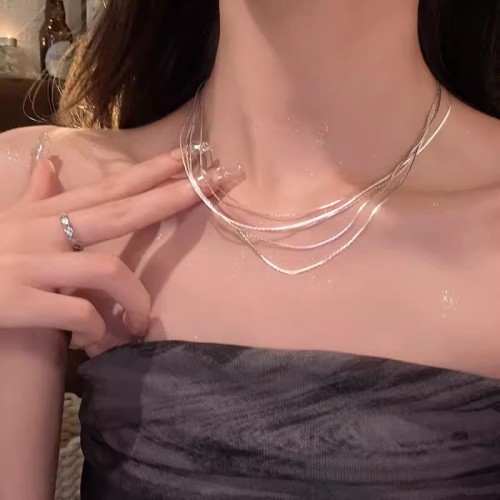 Light luxury small multi-layered Galaxy sparkling necklace female high-end Internet celebrity same style clavicle chain necklace