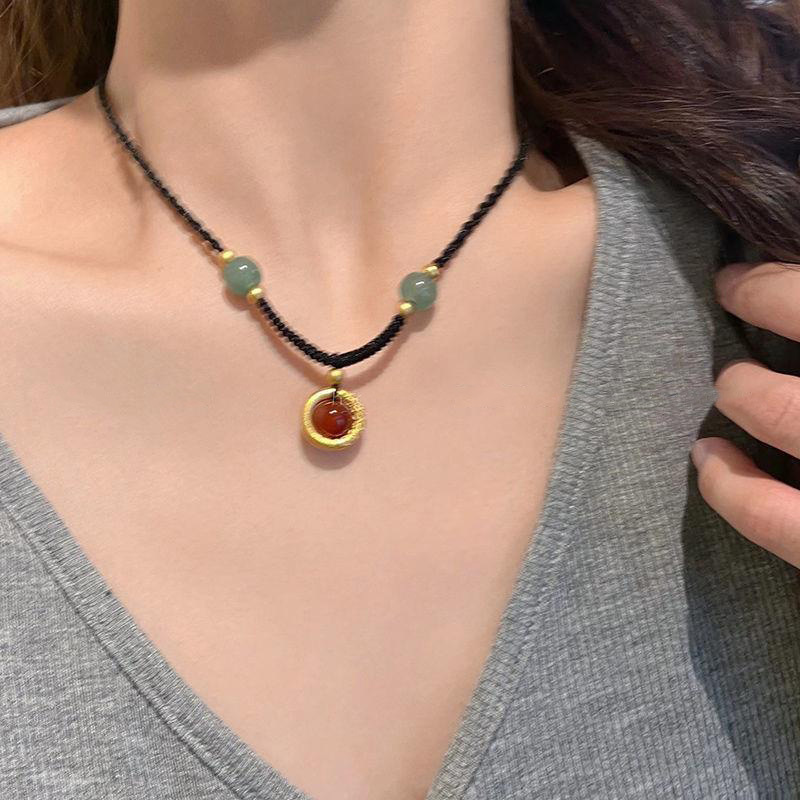 Temperament light luxury niche pendant high-end safety buckle hand-woven rope necklace female couple style clavicle chain hot style