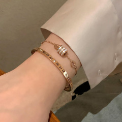Titanium steel, stainless steel, diamond-encrusted Roman numeral bracelet, retro personalized design bracelet, cross-border niche fashion jewelry