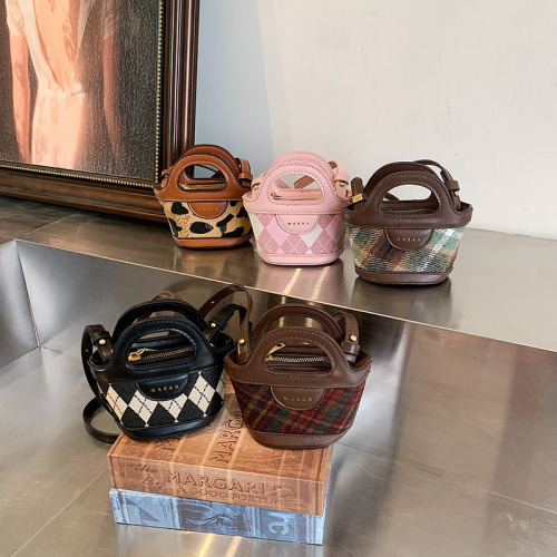 High-end small bag for women, new trendy and fashionable rhombus crossbody bag, popular mini portable bucket bag