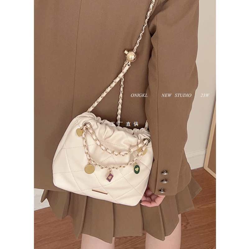 Retro Commuting Bag Women's Autumn and Winter 2024 New Trendy Single Shoulder Crossbody Bag Versatile Ins Diamond Chain Bucket Bag