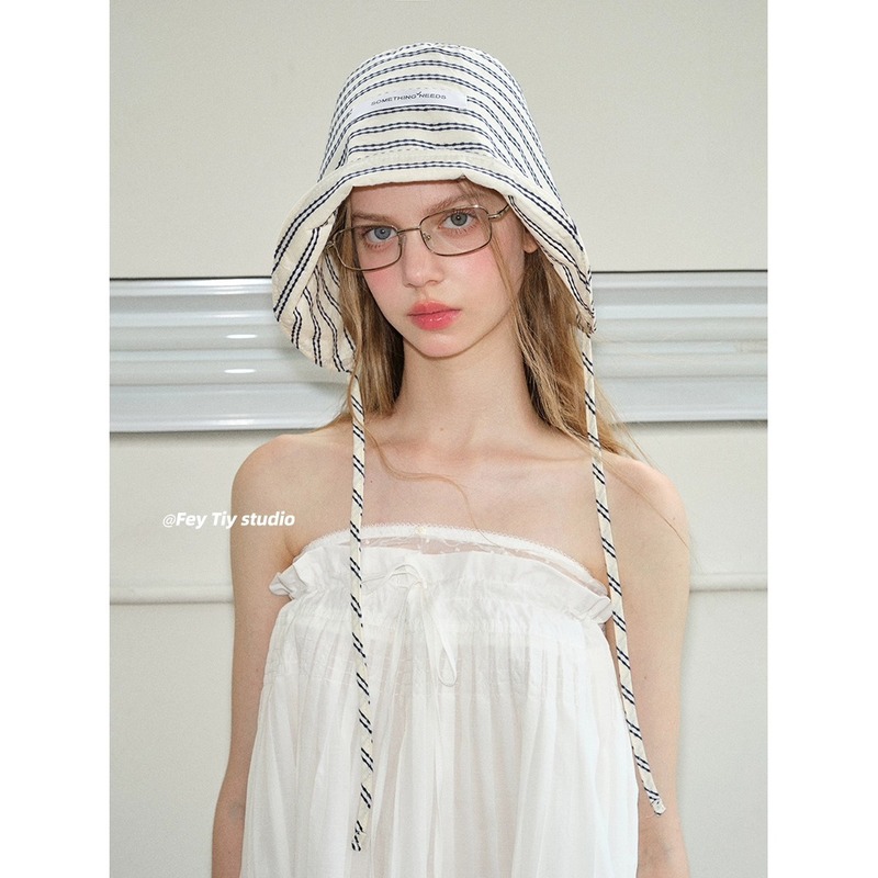 Korean version of the ancient girl's striped fisherman's hat with a lace-up cap that shows the face, a versatile bucket hat and a basin hat, the Korean version