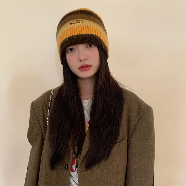 Trendy and cool color-blocked striped woolen hat for women in autumn and winter. Small, warm and ear-protecting knitted hat that shows face. Korean style pile hat.