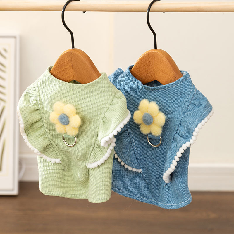 Autumn and winter dog clothes three-dimensional flower traction vest small and medium-sized dogs Teddy Bichon sweatshirt pet dog clothing
