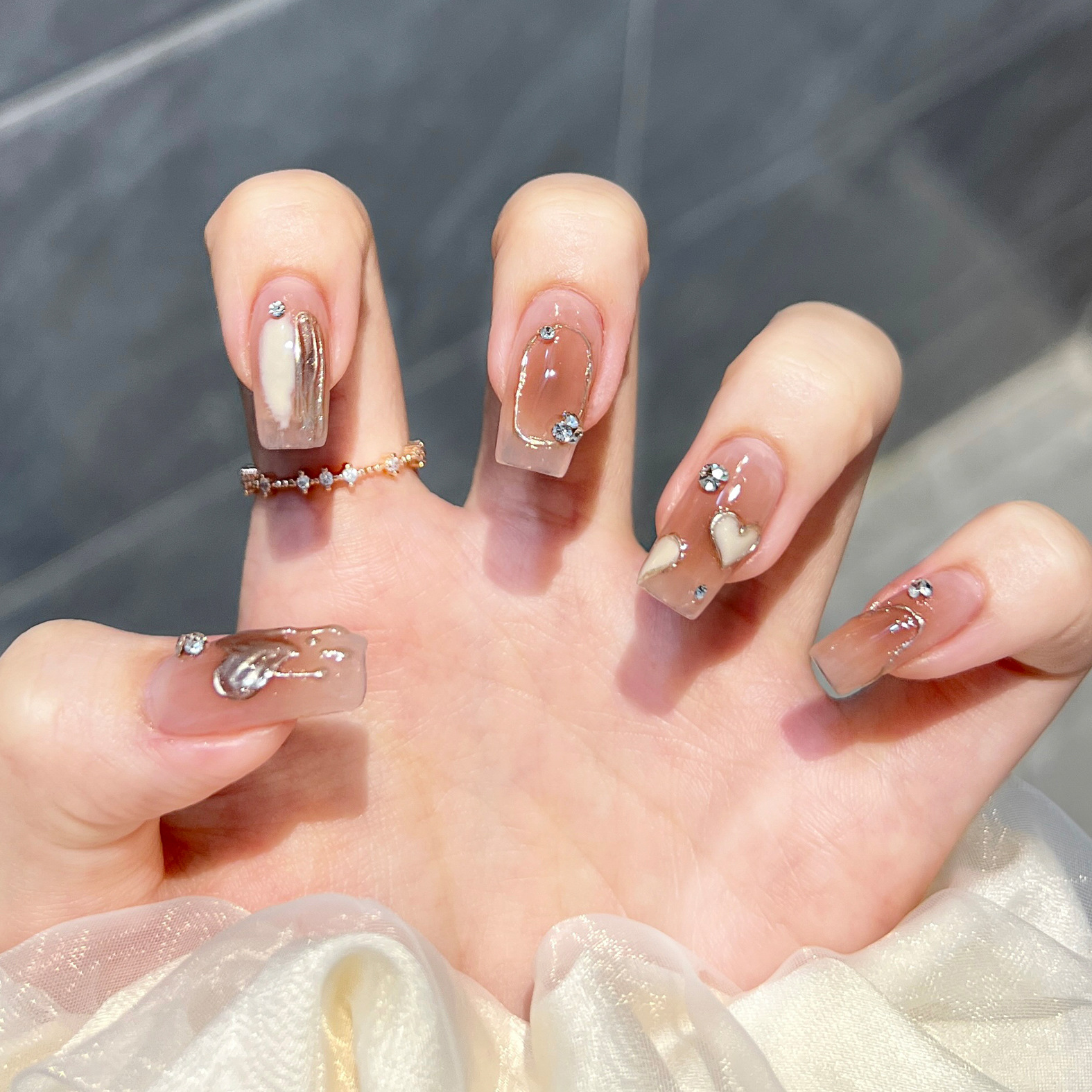 Purely handmade phototherapy manicure wearable nail finished product hand-painted caramel milk heart short nail patch live supply wholesale source